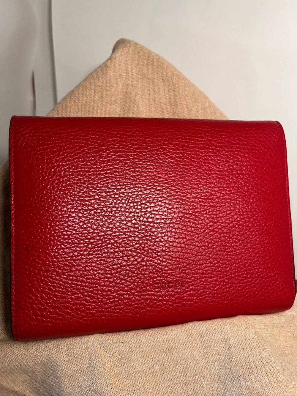 Gucci Red Leather Envelope Clutch with Gold-Tone Horsebit - Picture 2 of 9